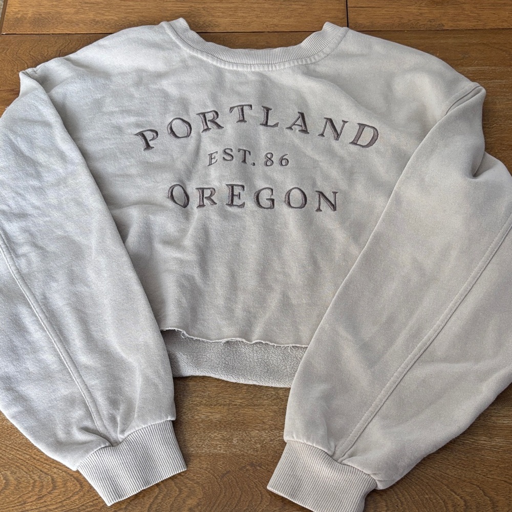 Garage Light Gray Portland Graphic Cropped Sweatshirt